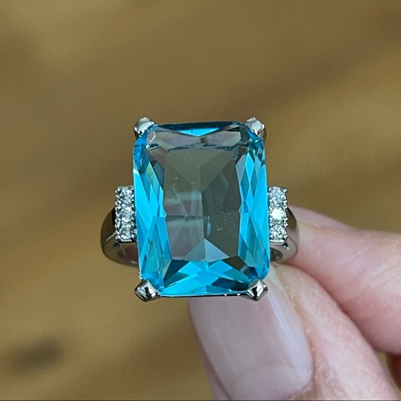 Solid sterling silver blue stone size 6 ring - Picture 2 of 8